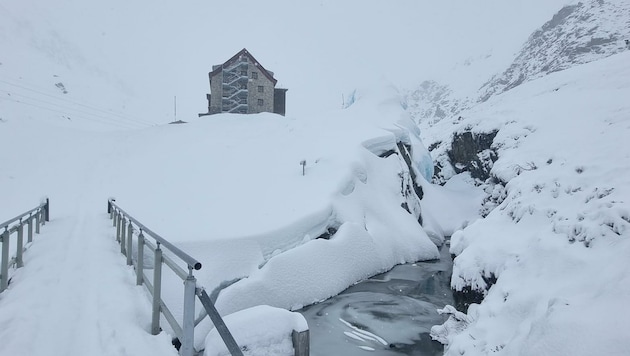 Rund um die Franz-Senn-Hütte im Stubai fielen bis Donnerstagvormittag etwa 25 Zentimter Neuschnee. (Bild: Thomas Fankhauser)