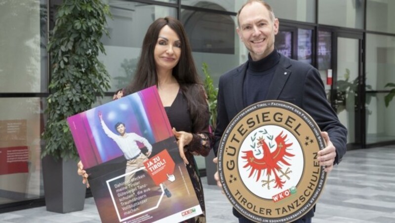 Julia Polai (Tanzschule Polai) und Alexander Zaglmaier (Tanzschule Zaglmaier) präsentieren die neue Kampagne. (Bild: WKT/Die Fotografen)