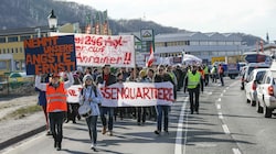 Schon im Jahr 2016 demonstrierten Bürger der Flachgauer Gemeinde gegen Massenquartiere in der Gemeinde. Aktuell beherbergt das verbliebene Quartier in Bergheim rund 150 Asylwerber. (Bild: MARKUS TSCHEPP)