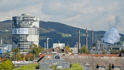 Rund 11.000 Mitarbeiter zählt die Voestalpine allein am Standort in Linz. Der Stahl- und Technologiekonzern hat Jobs in ganz verschiedenen Bereichen. (Bild: Harald Dostal)