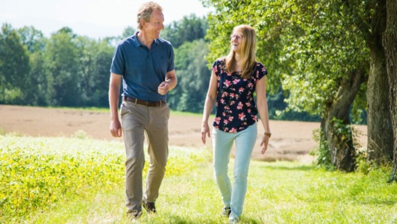 Hubert Pupeter mit Umweltcenterleiterin Kristina Haselgrübler. (Bild: Umweltcenter der Raiffeisenbank Gunskirchen/Sabine Schneider)