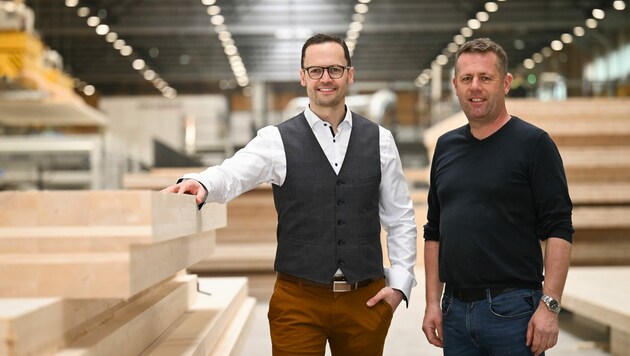 Rudolf Ortner (l.) baute mit Josef Lauß (r.) und Jan Walter Cappelen das Werk in Arbing. (Bild: Markus Wenzel)