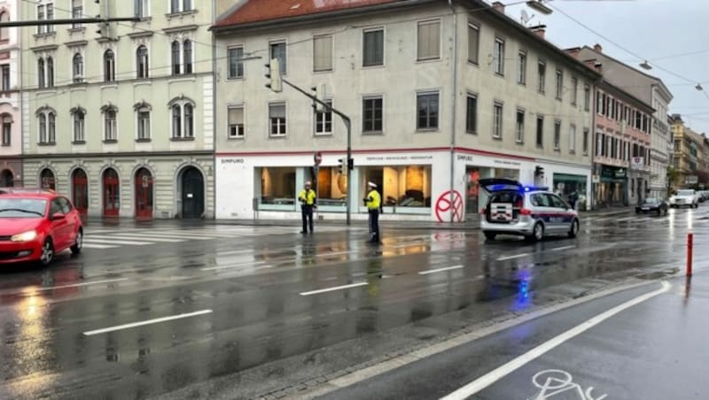 Schon bei der Kreuzung Grabenstraße/Wickenburggasse musste umgeleitet werden. (Bild: Christina Koppelhuber)