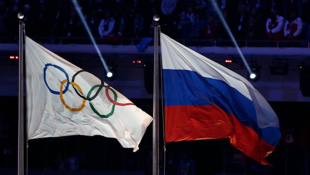 Die Starterlaubnis für Sportlerinnen und Sportler aus Russland und Belarus ist da ... (Bild: Associated Press)