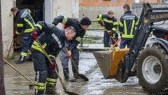 110 Tiroler Florianijünger werden die Kollegen im Osten unterstützen. (Bild: laumat.at/Matthias Lauber)