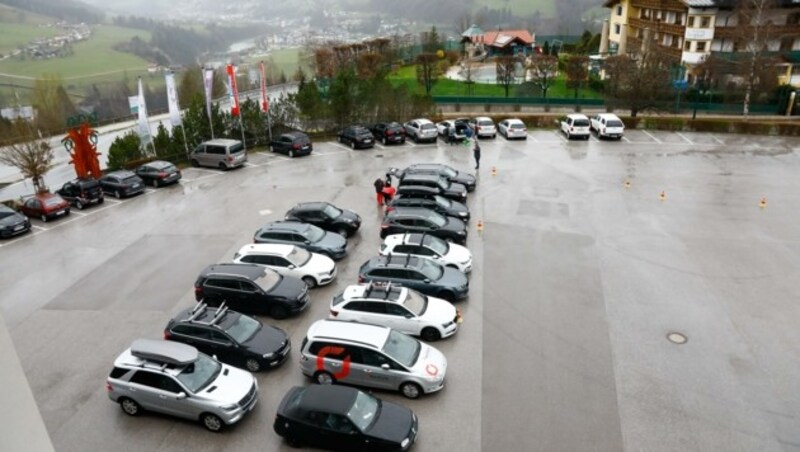 Parkplätze gab es im Alpendorf noch genug. (Bild: Gerhard Schiel)