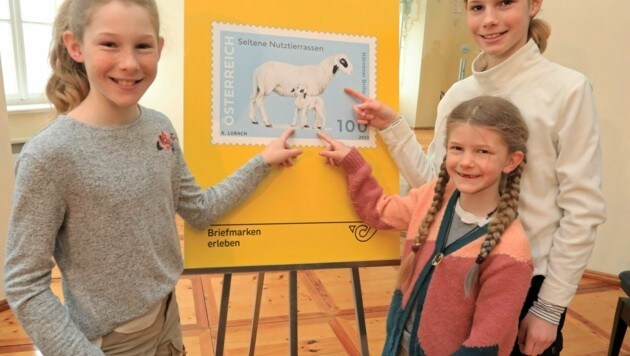 Greta, Coco y Vita Ludescher de Villach también estaban entusiasmadas con el sello especial.  (Imagen: Rojsek-Wiedergut Uta)