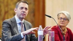 Staatsoperndirektor Bogdan Roščić und die kaufmännische Geschäftsführerin Petra Bohuslav bei der Jahres-Pressekonferenz der Staatsoper in Wien. (Bild: EVA MANHART / APA / picturedesk.com)