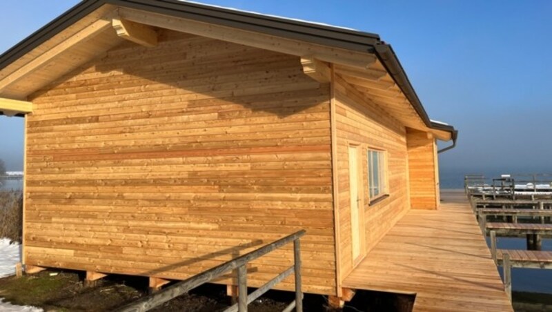 Über die Wintermonate wurde dieses neue Bootshaus im Gemeindebad Finkenstein für die Wasserrettungseinsatzstelle I/8 Faaker See im Gemeindebad Finkenstein errichtet. (Bild: Wasserrettungseinsatzstelle I/8 Faaker See)