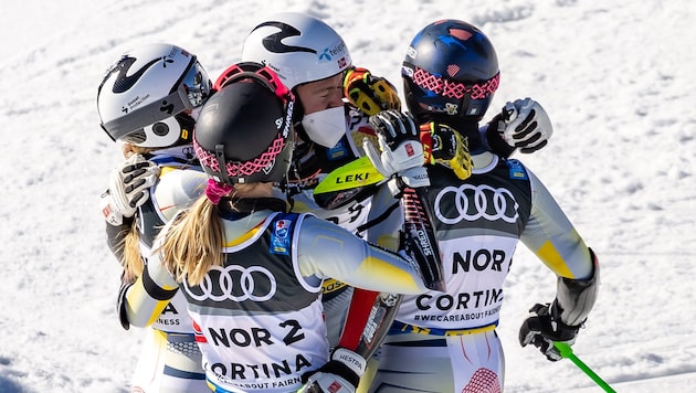 Team Norwegen (v.l. Thea Louise Stjernesund, Kristina Riis-Johannessen, Fabian Wilkens Solheim, Sebastian Foss-Solevaag) holte WM-Gold in Cortina 2021 (Bild: APA/EXPA/JOHANN GRODER)