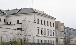 Der mutmaßliche IS-Anhänger, der aus einem Wiener Krankenhaus geflohen ist, sitzt inzwischen ...
