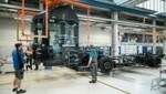 In Halle 25 am Steyr-Automotive-Werksgelände wird die Fahrerkabine mit dem Chassis „verheiratet“. (Bild: Markus Wenzel)