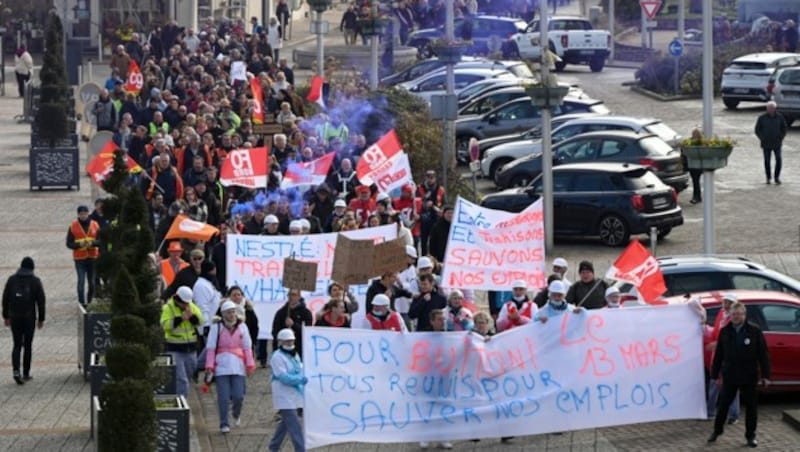 Die Mitarbeiter der Buitoni-Fabrik protestierten gegen die Schließung. (Bild: AFP)