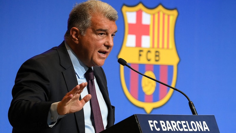 Barca-Präsident Joan Laporta (Bild: APA/AFP/LLUIS GENE)