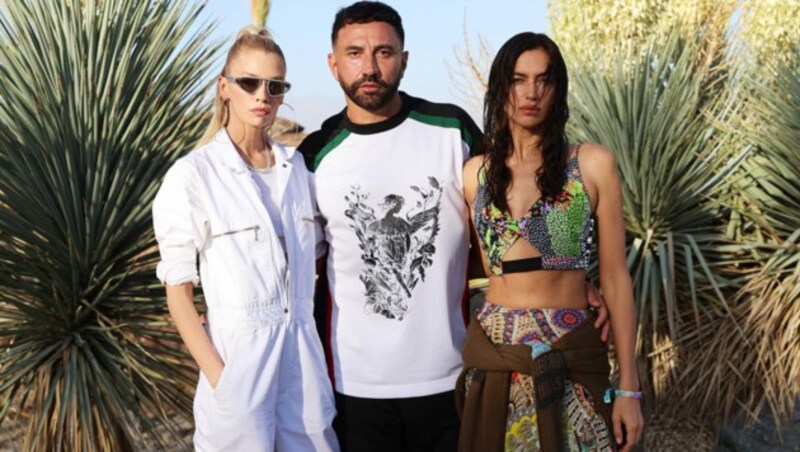 Irina Shayk feierte mit Stella Maxwell und Riccardo Tisci vor und ging später am Coachella Musikfestival mit Leonardo DiCaprio auf Tuchfühlung. (Bild: APA/Getty Images via AFP/GETTY IMAGES/Mat Hayward)