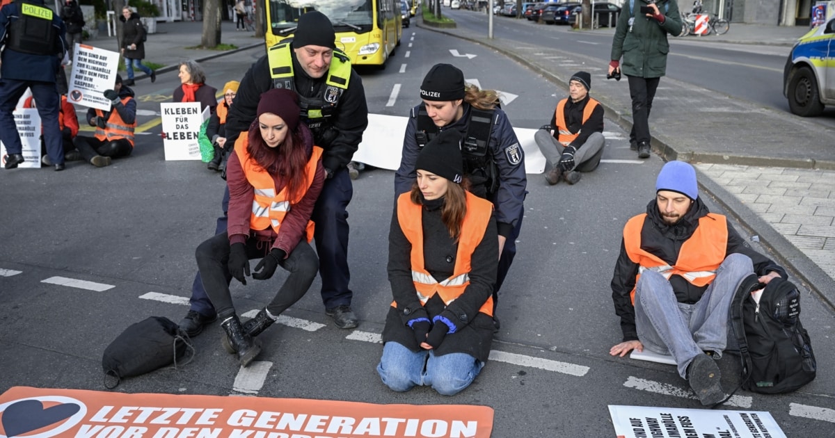 „Stadtstillstand“ - Klimaschützer Wollen Berlin Unbefristet Lahmlegen ...