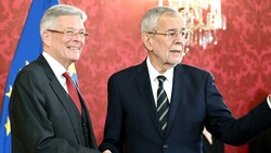 von links: Kärntens Landeshauptmann Peter Kaiser und Bundespräsident Alexander Van der Bellen am Dienstag in Wien (Bild: Roland Schlager/APA)