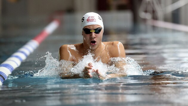 Hat Platzprobleme: Schwimmer Luka Mladenovic (Bild: Tröster Andreas)