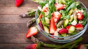 Das fruchtige Aroma der Erdbeeren harmoniert wunderbar mit dem zart-würzigen Geschmack des ...