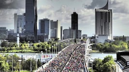 Vom Start weg wird der Wien-Marathon 2025 perfekt durchinszeniert werden. (Bild: ORF/Roman Zach-Kiesling)