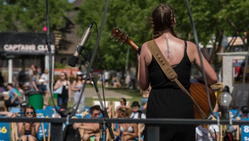 Zahlreiche Acts sorgen für musikalische Stimmung (Bild: Birgit Machtinger)