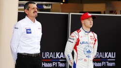 Haas-Teamchef Günther Steiner (li.) und Nikita Mazepin (Bild: GEPA)