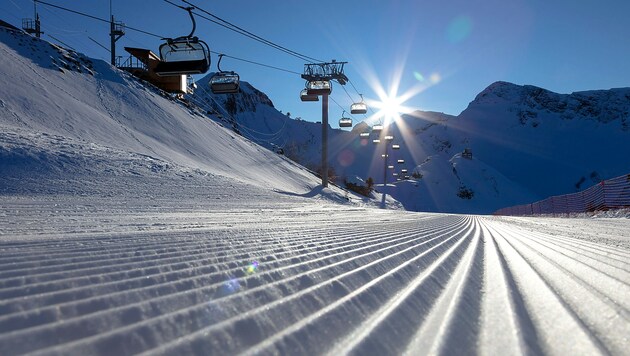 Skifahrer können aufatmen: Ihr Lieblingssport wird auch in den kommenden 30 Jahren noch möglich sein. (Bild: stock.adobe.com)