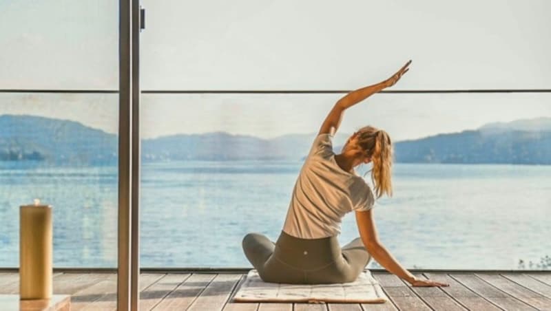 Das Studio Herzfeld aus Graz organisiert Yoga-Reisen etwa nach Velden. (Bild: MR+MRS PORTER)