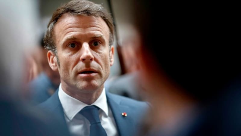 Er ist beim Gipfel nicht erwünscht: Frankreichs Präsident Emmanuel Macron (Bild: AP)