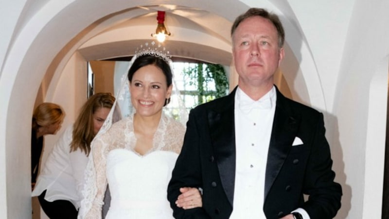 Gustav Prinz zu Sayn-Wittgenstein-Berleburg und Carina Axelsson bei ihrer Hochzeit am 4. Juni 2022 in Bad Berleburg (Bild: Royal Press Europe / Action Press / picturedesk.com)