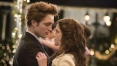 Bella Swan (Kristen Stewart) and Edward Cullen (Robert Pattinson) sind eines der berühmtesten Liebespaare der Kinogeschichte. (Bild: Milestone / PA / picturedesk.com)