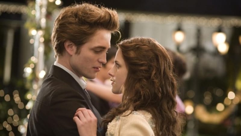 Bella Swan (Kristen Stewart) and Edward Cullen (Robert Pattinson) kehren mit neuen Darstellerin in einer Serie zurück. (Bild: Milestone / PA / picturedesk.com)