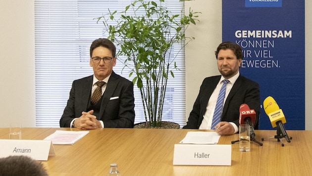 Michel Haller (Mitte) und seine Vorstandskollegen Wilfried Amann (li.) und Philipp Hämmerle. (Bild: Hypo Vorarlberg)