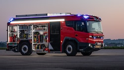 Die Serienproduktion für den RT, einem hybriden oder auf Wunsch sogar vollelektrisch fahrenden Feuerwehrfahrzeug, startet im Mai in Leonding. (Bild: Rosenbauer International)