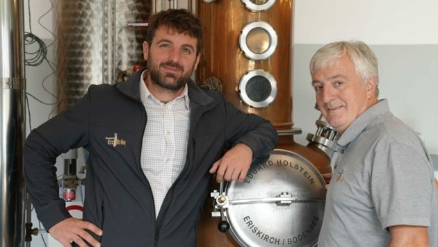 Benjamin (li.) und Peter Bruckner brauen ihr eigenes Bier (Bild: ServusTV/Die Filmfritzen)