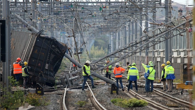 Der entgleiste Waggon verursachte massive Verzögerungen im Bahnnetz. (Bild: ASSOCIATED PRESS)