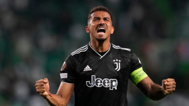 Juventus' Danilo celebrates at the end of the Europa League quarter final second leg soccer match between Sporting CP and Juventus at the Alvalade stadium in Lisbon, Thursday, April 20, 2023. Juventus won 2-1 on aggregate. (AP Photo/Armando Franca) (Bild: Copyright 2023 The Associated Press. All rights reserved)