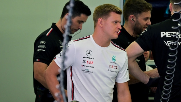 Mick Schumacher schreibt über seine ersten Monate bei Mercedes. (Bild: APA/AFP/ANDREJ ISAKOVIC)