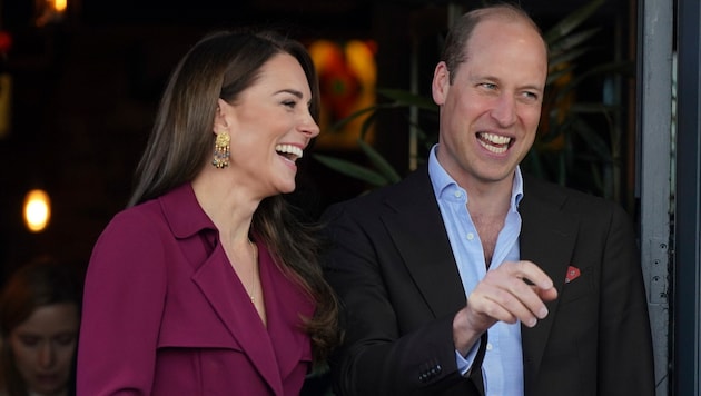 Für Prinzessin Kate und Prinz William endet am Wochenende die Sommerpause. Das Paar reist nach Frankreich. Prinz Harry wird am Samstag zudem seine „Invictus Games“ eröffnen. (Bild: APA/Jacob King, Pool Photo via AP)