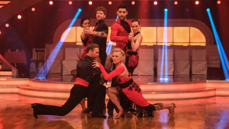 Den Argentinischen Tango zeigten Missy May, Eveline Eselböck und Lucas Fendrich. (Bild: ORF)