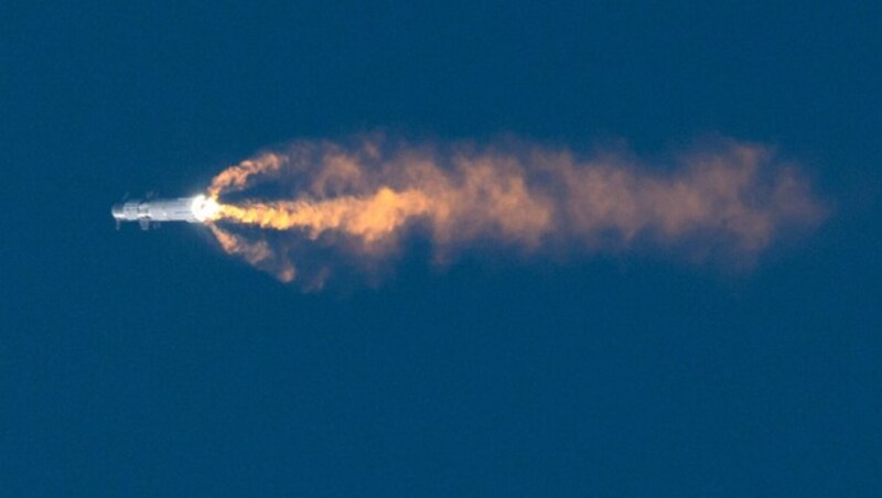 Das Raketensystem geriet ins Schlingern und explodierte kurz darauf. (Bild: APA/AFP/Patrick T. Fallon)