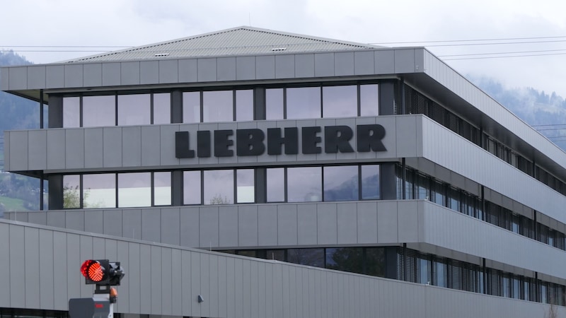 Der Kurzarbeits-Antrag von Liebherr für das Werk in Osttirol wurde abgelehnt. (Bild: Martin Oberbichler)