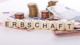 Die „Krone“ zeigt, wie viel die Österreicher vererben: Immobilien, Autos, Finanzvermögen, Wertgegenstände etc. (Bild: stock.adobe.com - mapoli-photo)