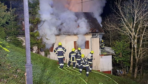 Erneut in Brand: Die Feuerwehren mussten in der Nacht wieder ausrücken. (Bild: AK Millstatt/ Feuerwehr )
