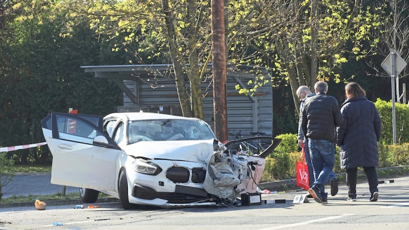 Das blieb vom BMW des mutmaßlichen Mörders nach dem tödlichen Verkehrsunfall übrig. (Bild: Christian Jauschowetz)