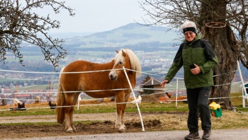 Rudi Wordian ist mit seinen 78 Jahren der „Medienbeauftragte“ der wandernden Seniorengruppe. (Bild: Tschepp Markus)