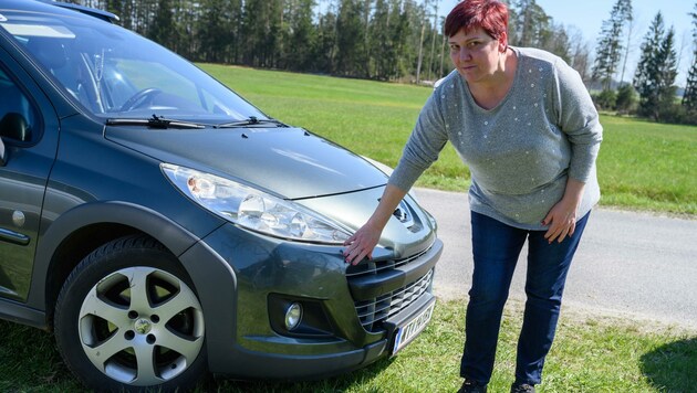 Lebensretterin Renata Wais (re.) kam der jungen Frau zu Hilfe - der Schaden am Auto war egal. (Bild: Molnar Attila)