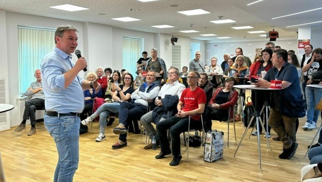 Alrededor de 80 carintios querían conocer al candidato a la presidencia federal de Baja Austria.  (Imagen: Jennifer Kapellari)