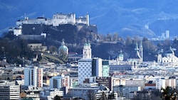 In der Stadt Salzburg wohnt es sich teuer - für die KPÖ, die sich für leistbare Mieten einsetzen will, ein dankbares Thema. (Bild: APA/Barbara Gindl)