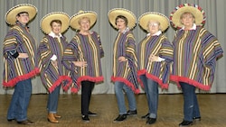 Die Seniorinnen mussten „Adios“ zu ihren Sombreros sagen, um auftreten zu dürfen. (Bild: awo-ballett)